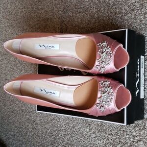 Nina "Rumina" sz 11 pink satin crystal stiletto